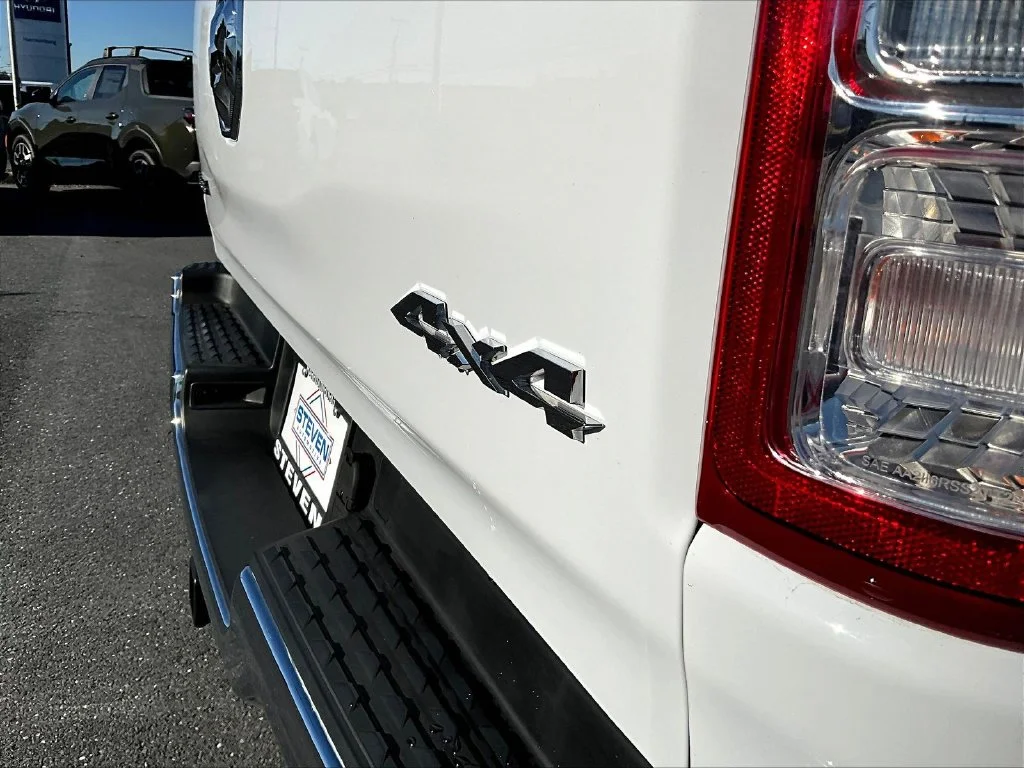 Used 2019 White Ram Big Horn/Lone Star image 27