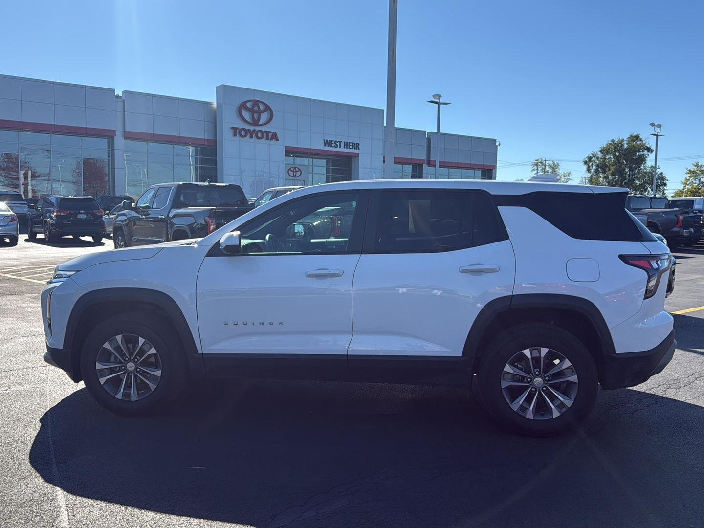 Used 2025 Summit White Chevrolet AWD LT image 6