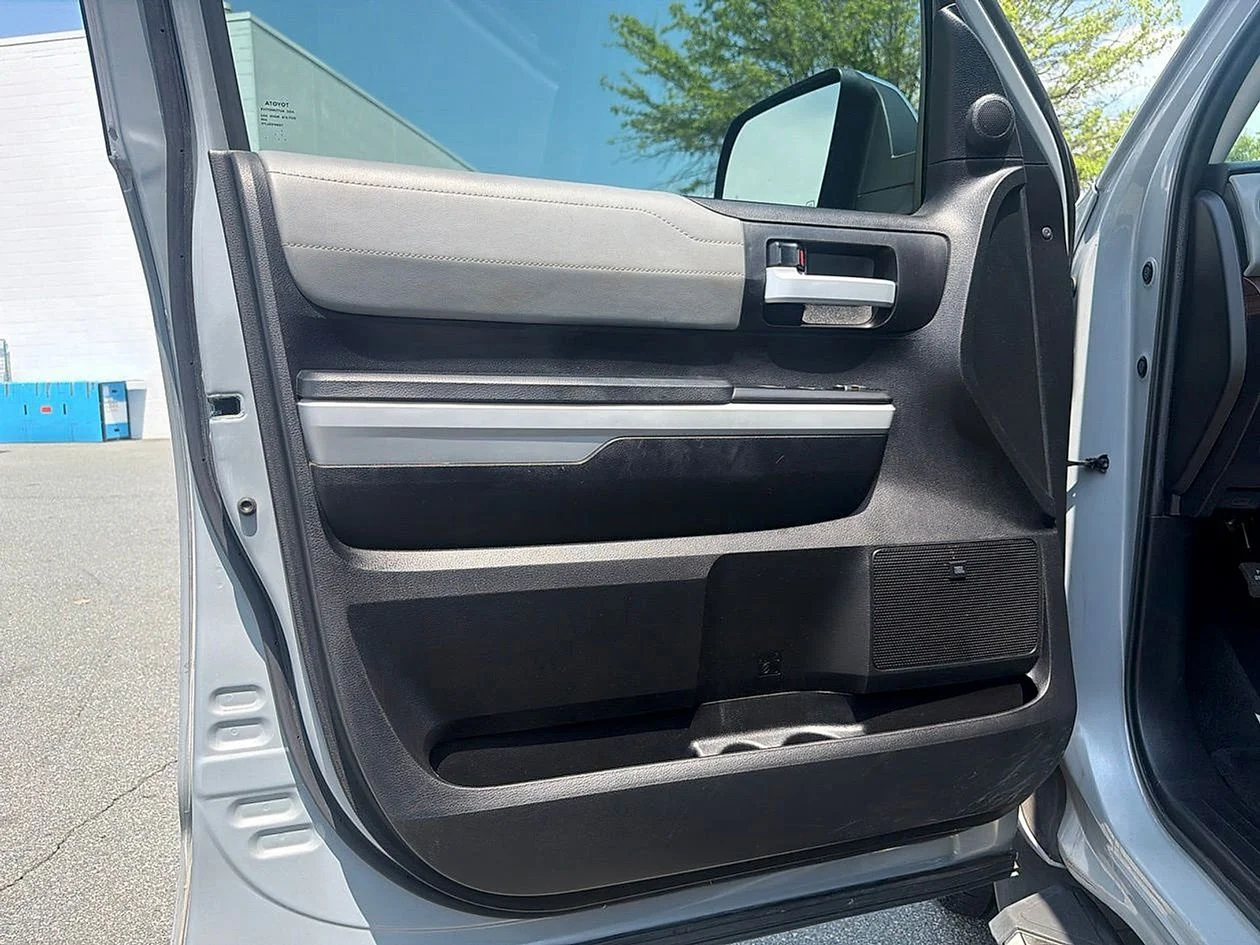 Used 2021  Toyota Limited image 11