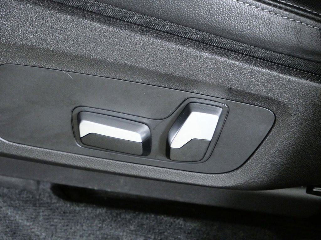Used 2022 Black BMW xDrive30i image 38