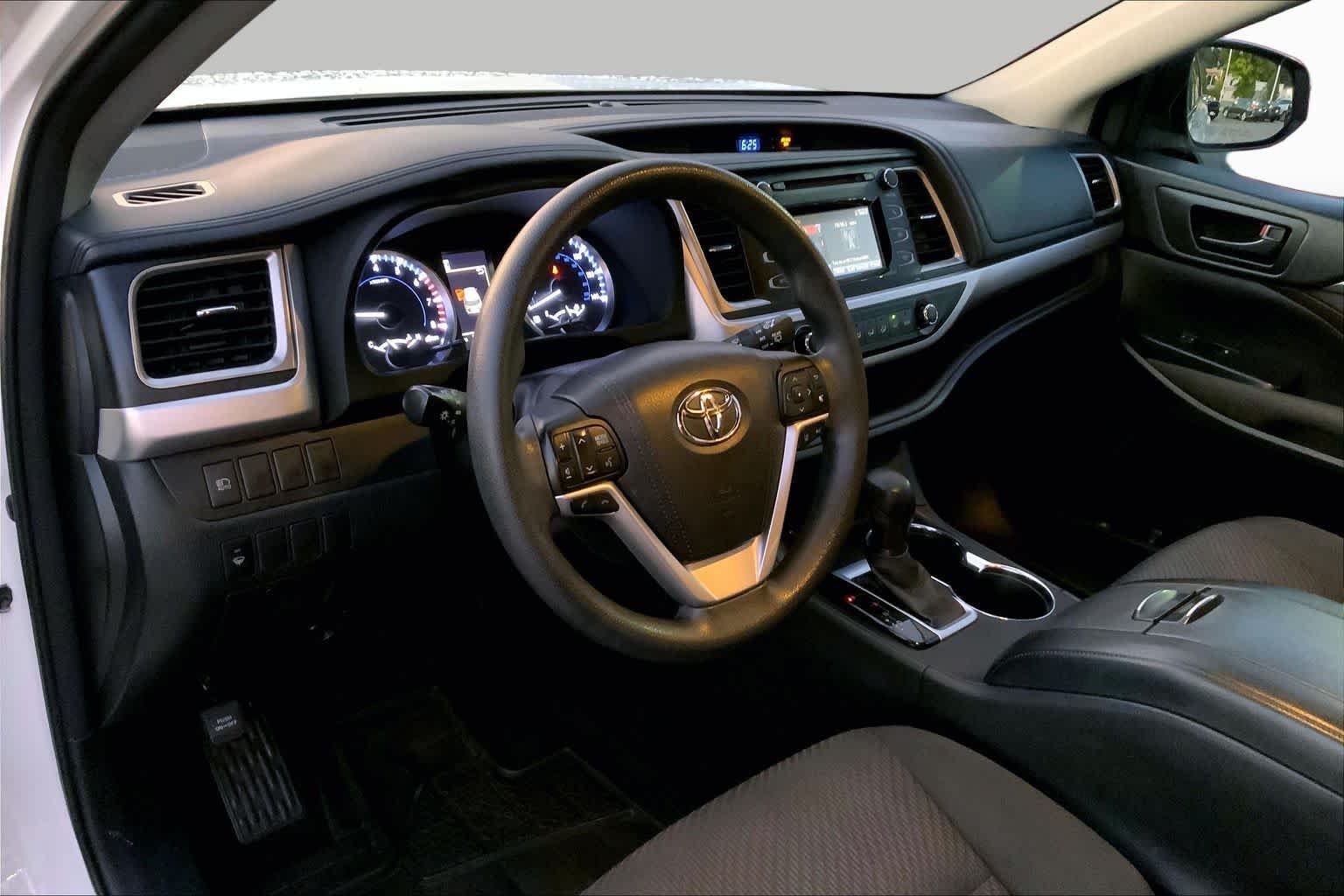 Used 2017 Blizzard Pearl Toyota LE image 17