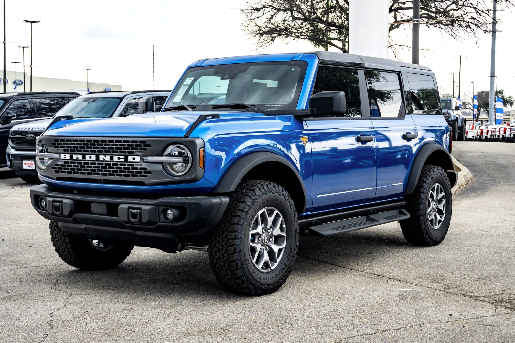 New 2025 Velocity Blue Metallic Ford Badlands image 6