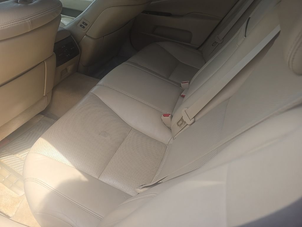 Used 2012 Red Lexus 460 image 12