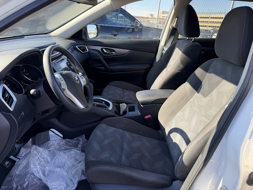 Used 2016 Pearl White Nissan SV image 13