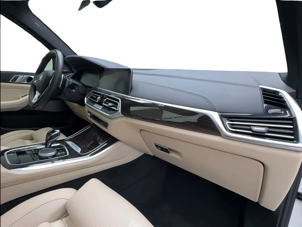 Used 2021 White BMW sDrive40i image 34