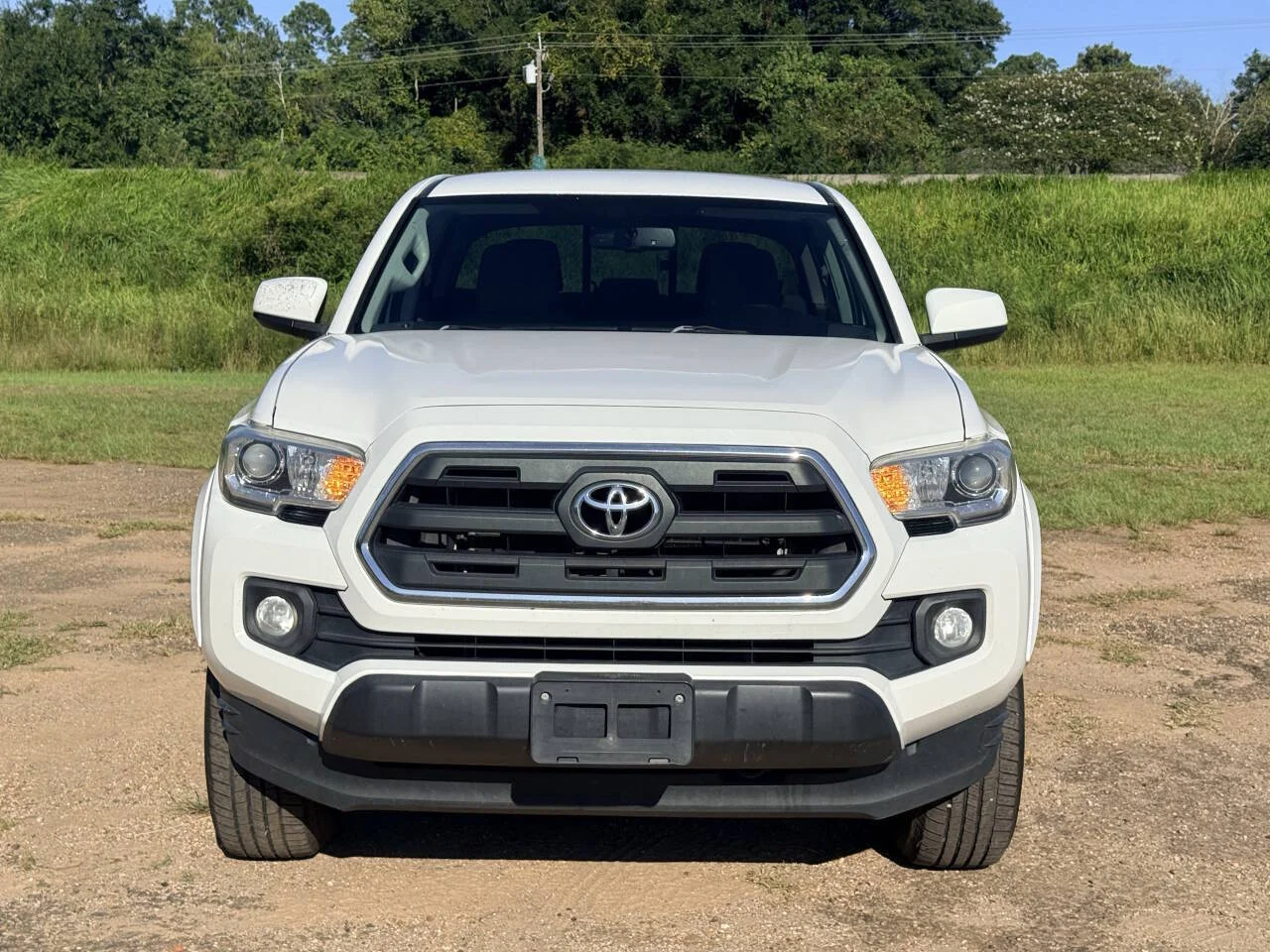 Used 2017 White Toyota SR5 V6 4x2 4dr Double Cab 5.0 ft SB image 8