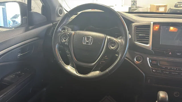 Used 2017 White Honda EX-L image 16