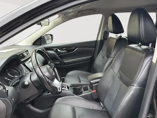 Used 2022 Black Nissan SL image 9