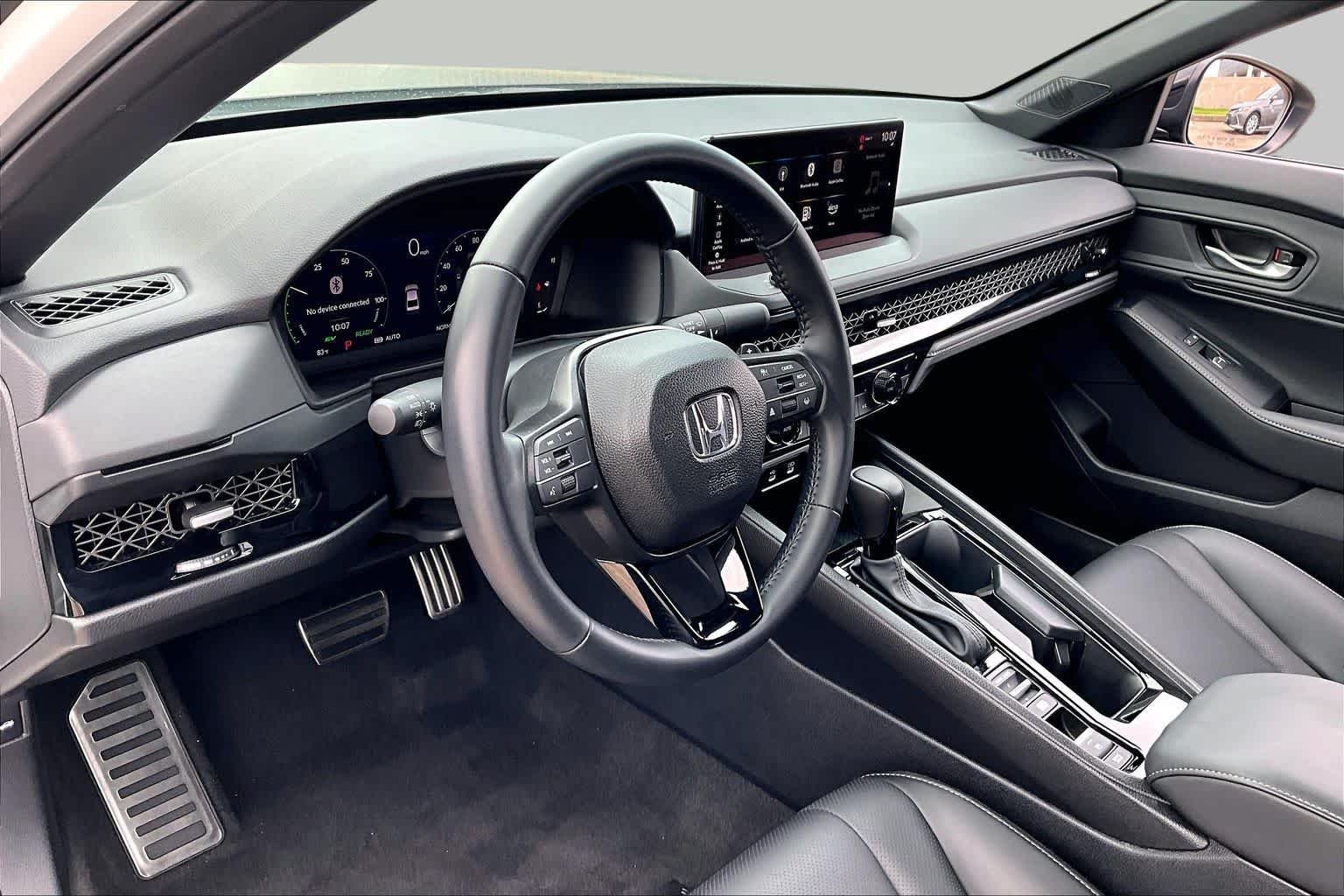 Used 2025 Platinum White Pearl Honda Sport-L image 17