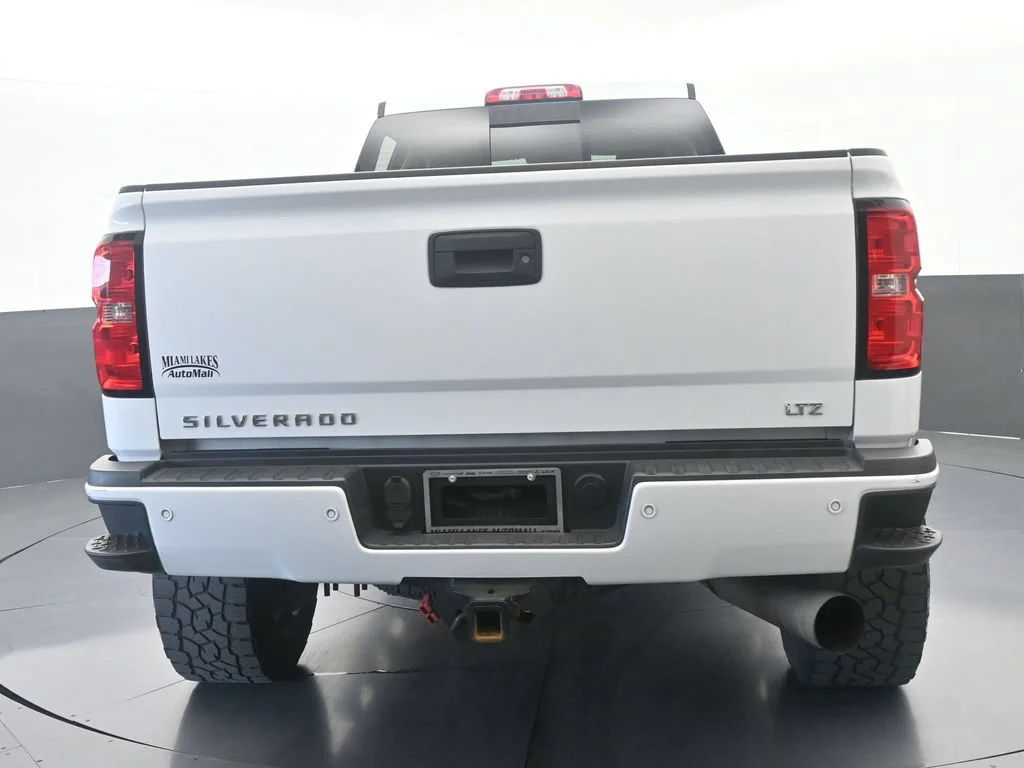 Used 2018 Summit White Chevrolet LTZ image 4