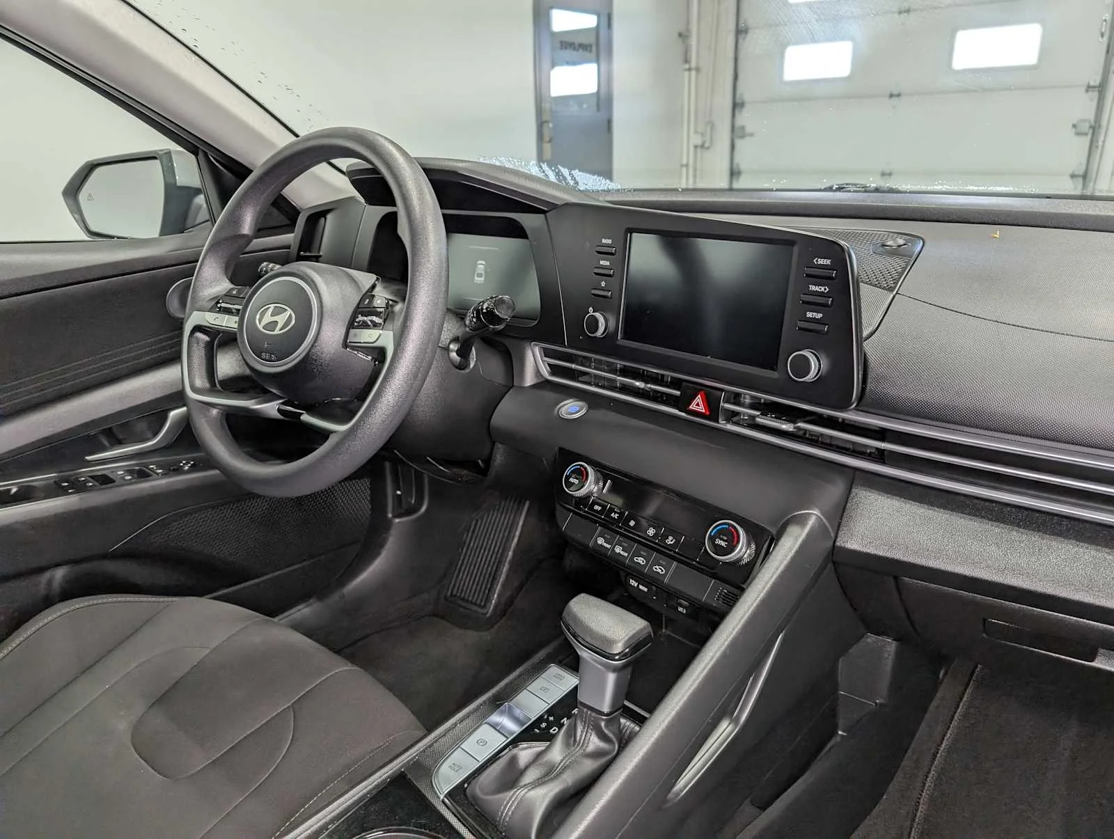 Used 2025 Fluid Metal Hyundai Blue image 39
