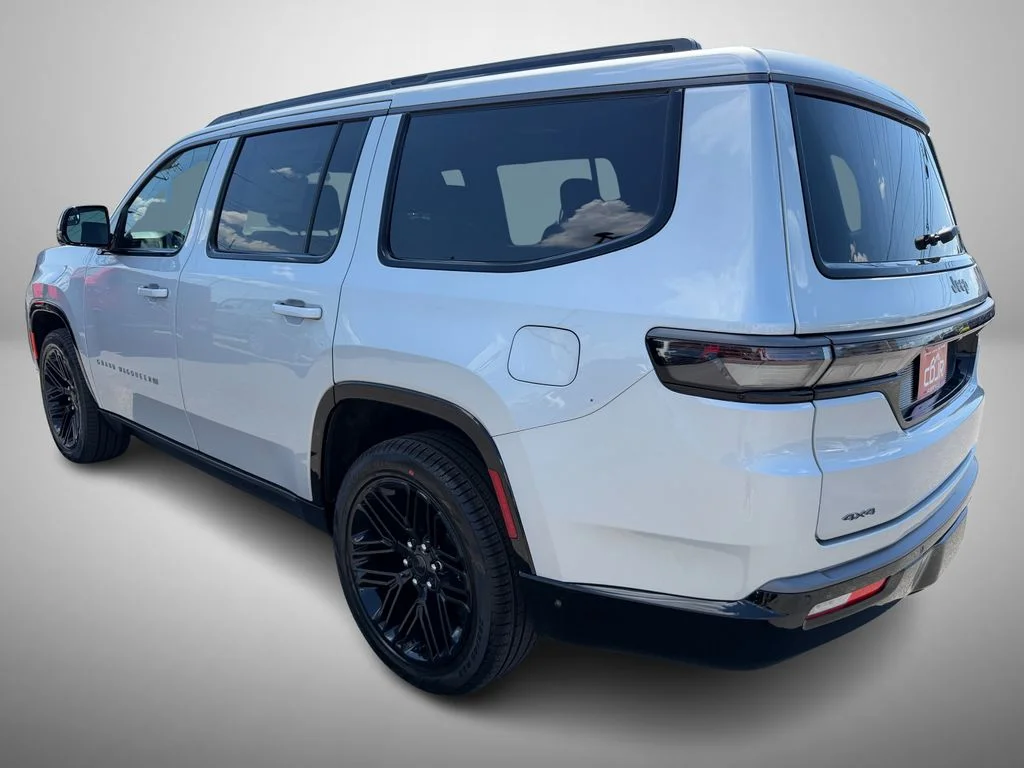 New 2026 Silver-Zynith Exterior Paint Jeep Limited Reserve image 4