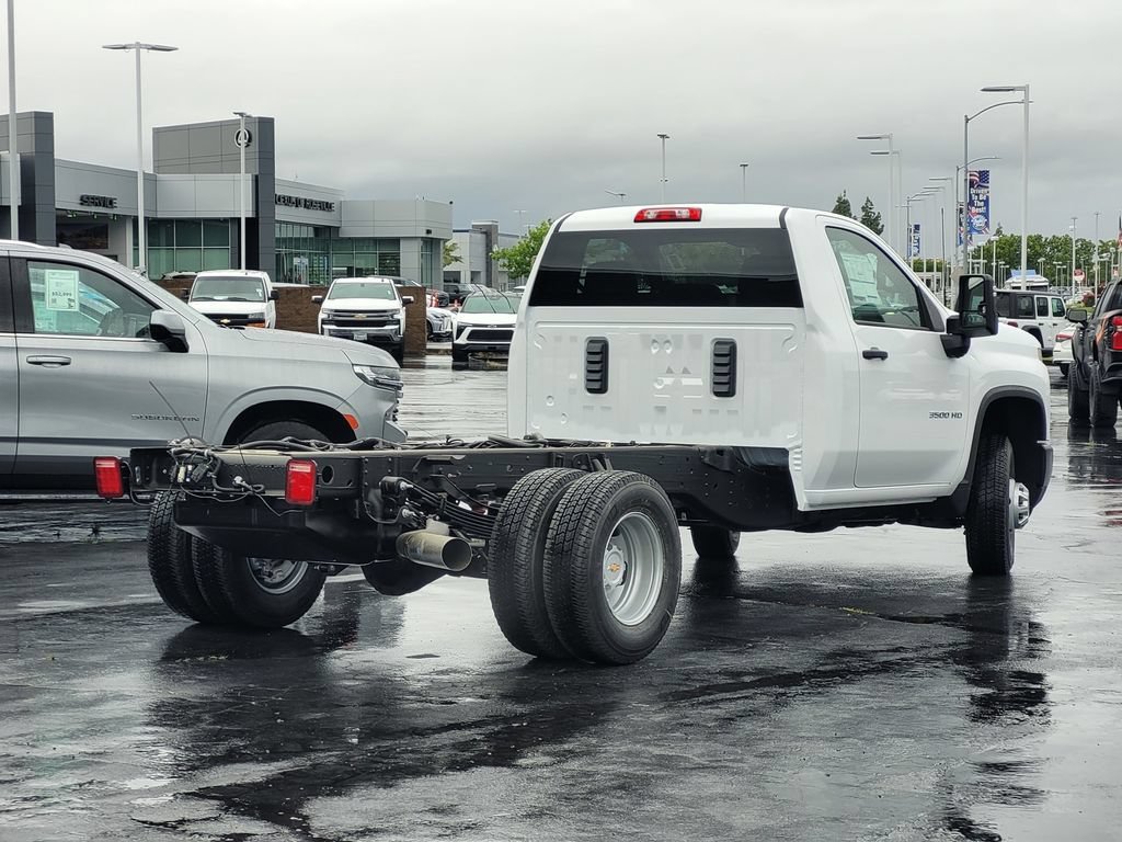 2026 Chevrolet Silverado 3500 HD Chassis Cab Work Truck view 4