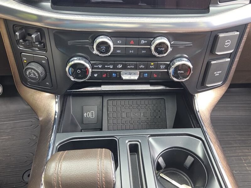 Used 2025 Agate Black Metallic Ford King Ranch image 17