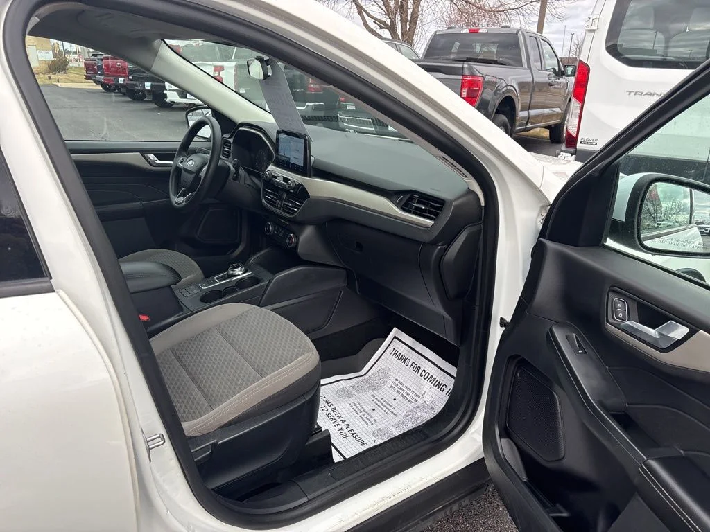 Used 2021 Star White Metallic Tri-Coat Ford SE image 31