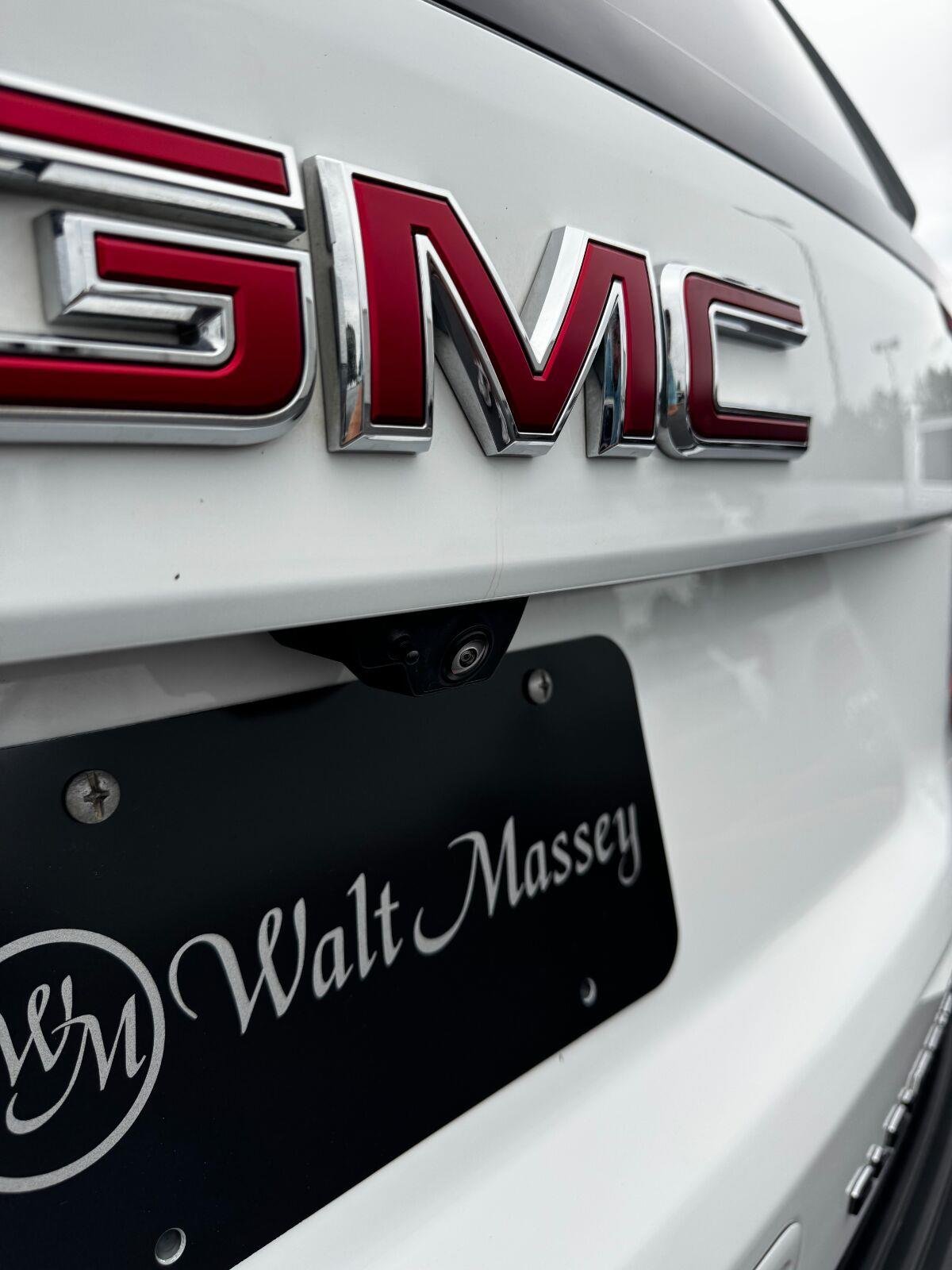 Used 2025 Summit White GMC Elevation image 19