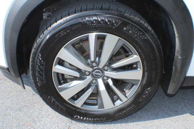Used 2024 Pearl White Tricoat Nissan SL image 5