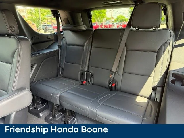 Used 2025 Silver GMC Denali image 39