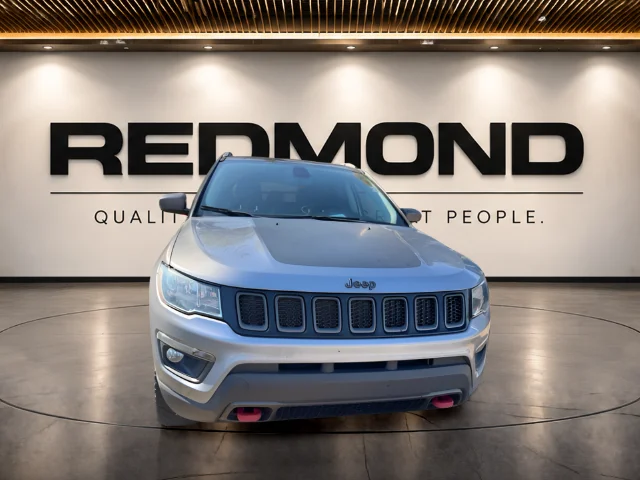 Used 2019 Silver Jeep Trailhawk image 4