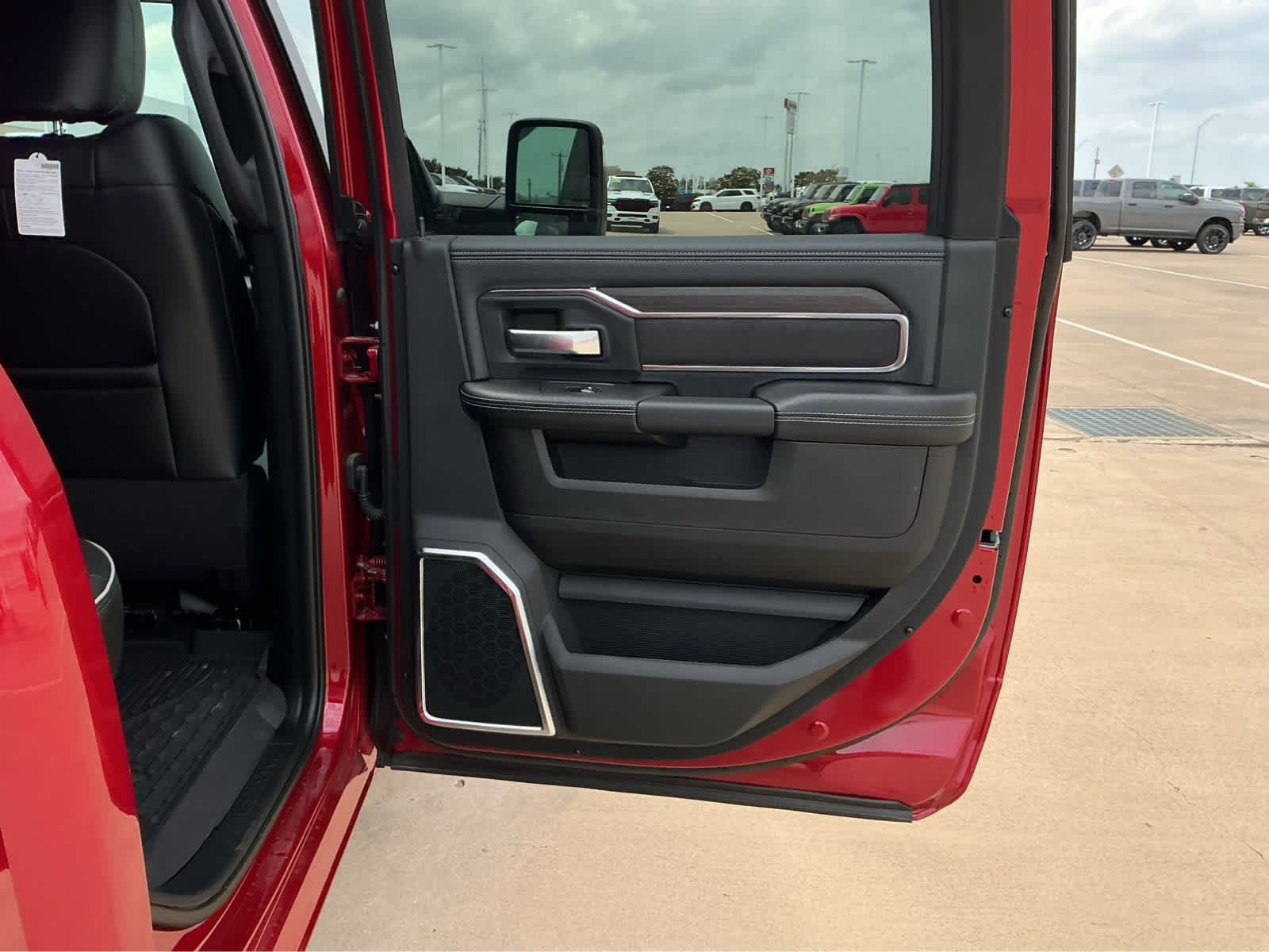 New 2026 Molten Red Pearl-Coat Exterior Paint RAM Laramie image 22