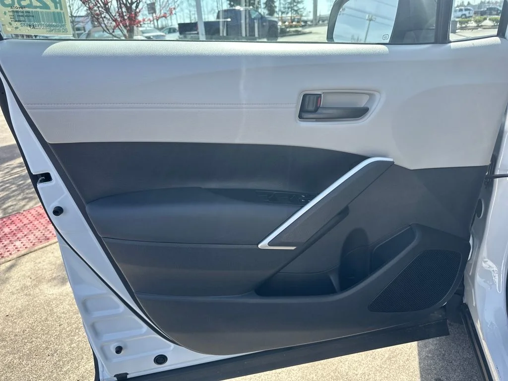 2026 Toyota Corolla Cross L - Photo 10