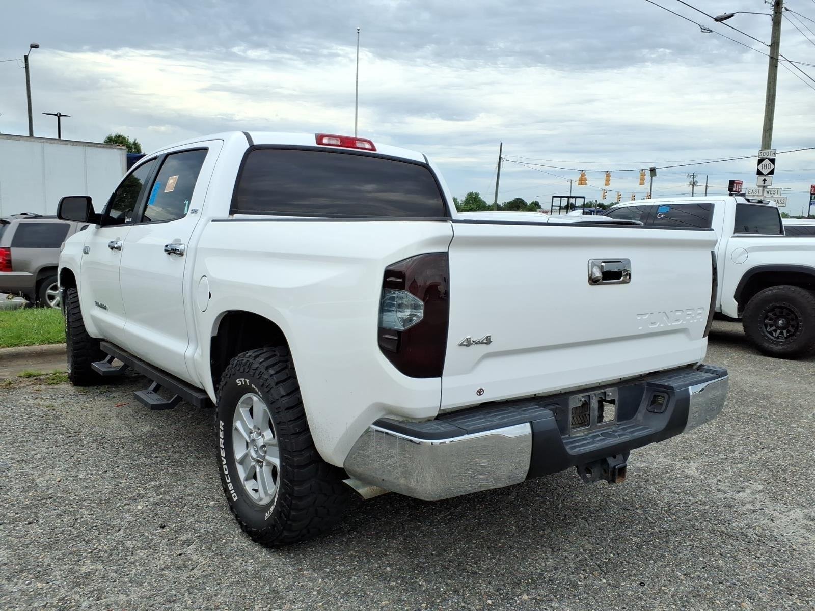 Used 2018 Super White Toyota SR5 image 4