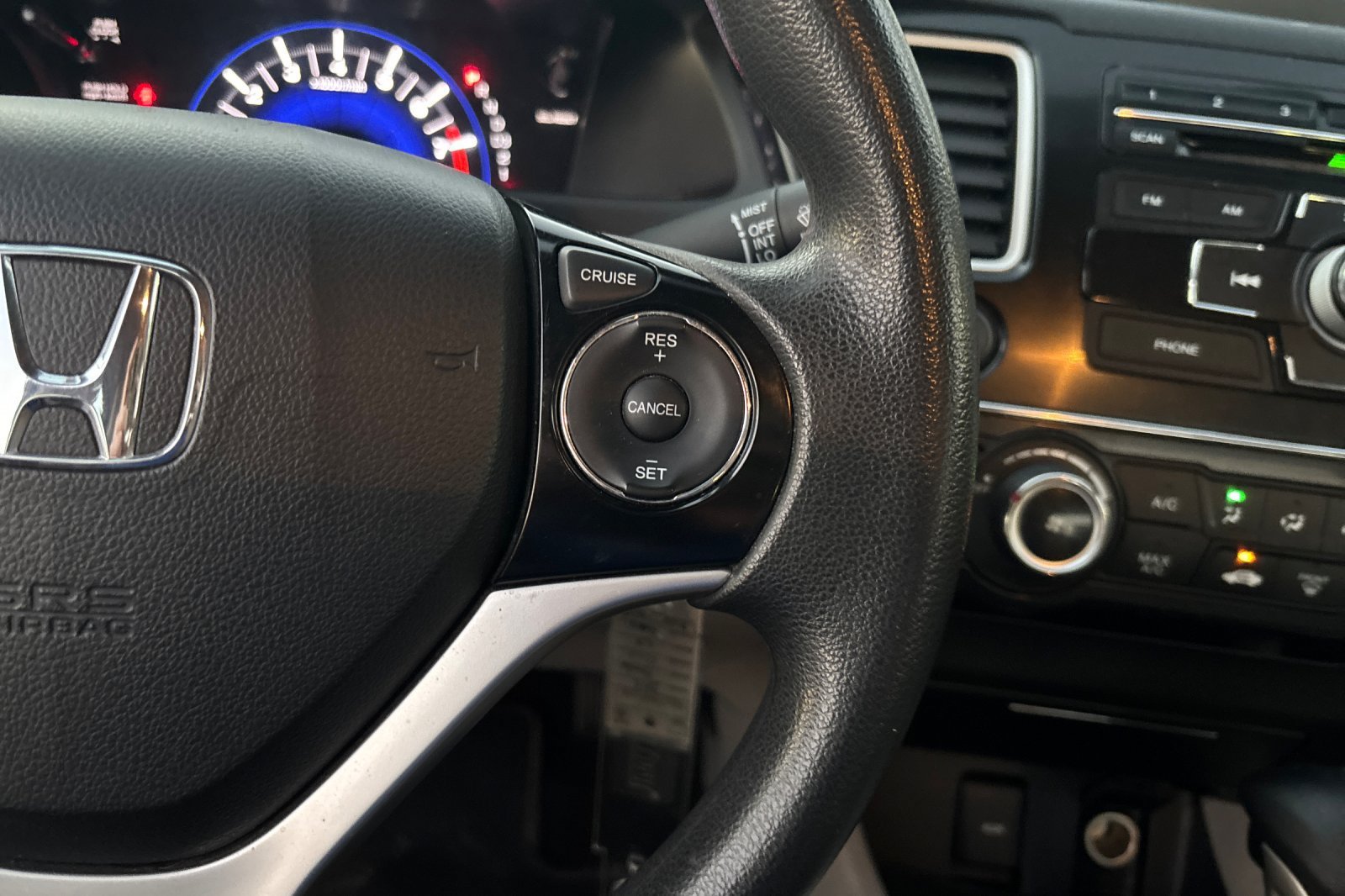Used 2013  Honda LX image 28