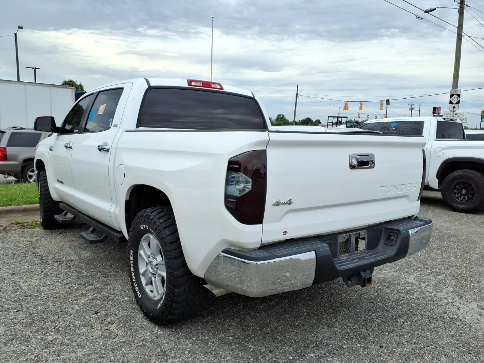 Used 2018 Super White Toyota SR5 image 4