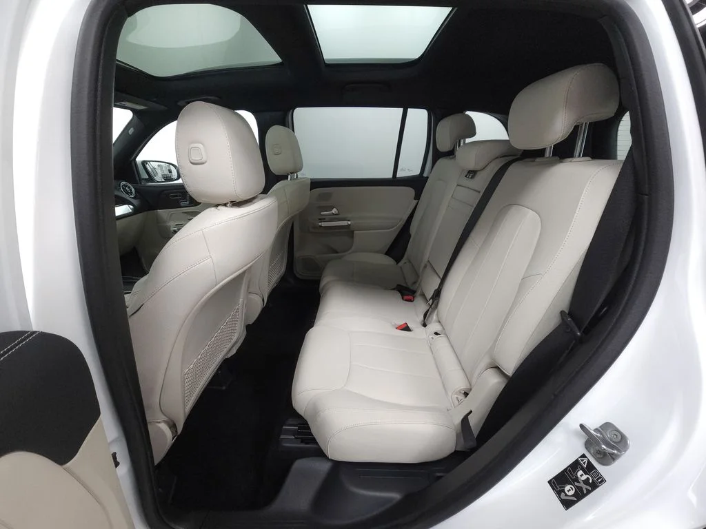 New 2026 Polar White Mercedes-Benz GLB 250 image 25