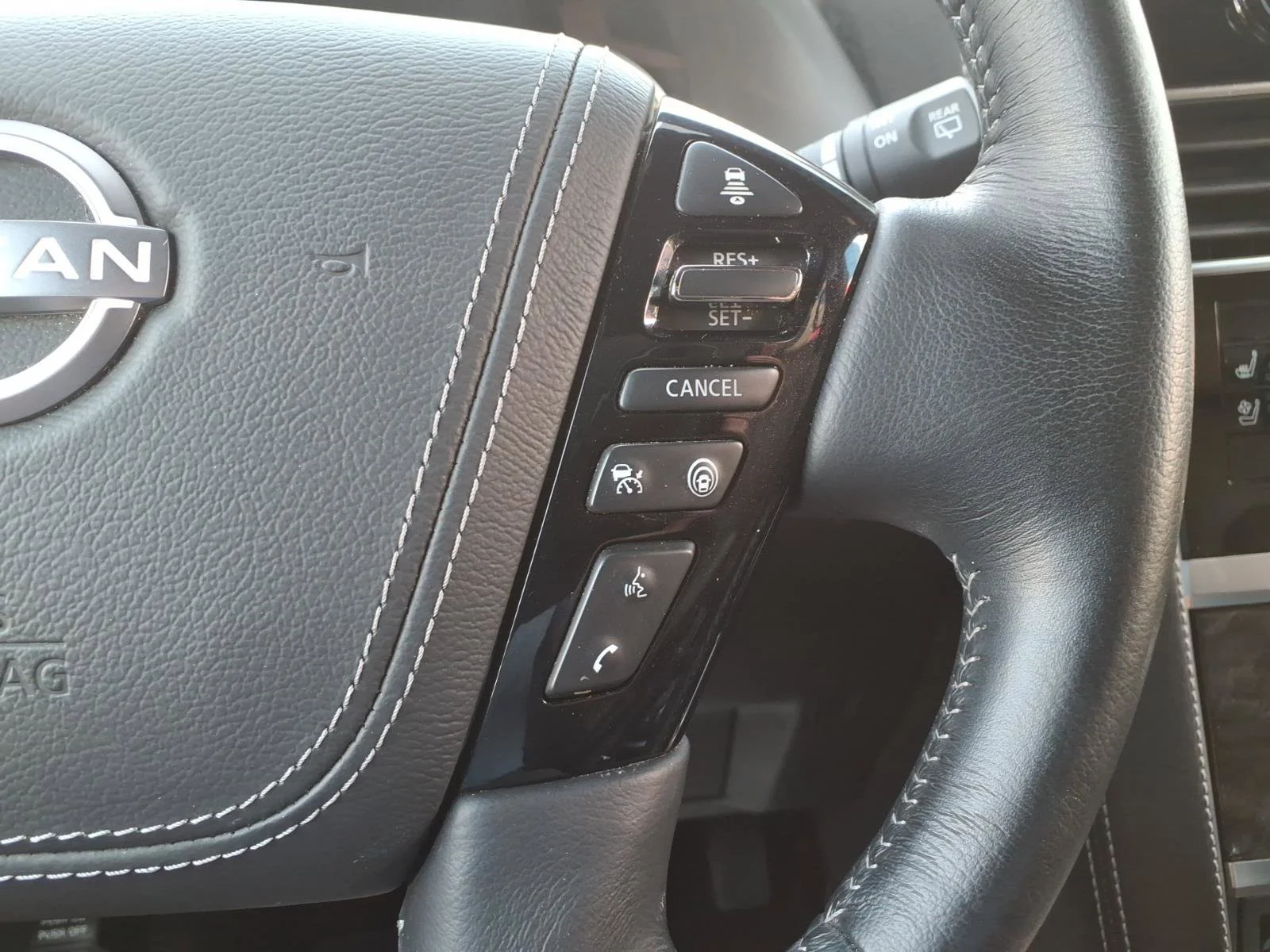 Used 2023 Aspen White Tricoat Nissan Platinum image 34