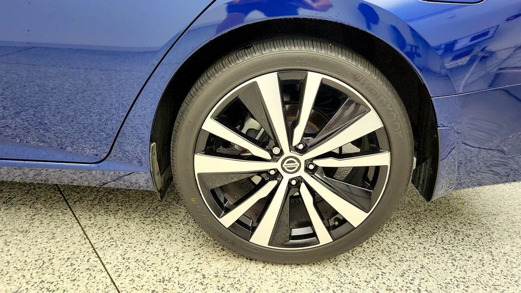 Used 2020 Deep Blue Pearl Nissan 2.5 SR Sedan image 9