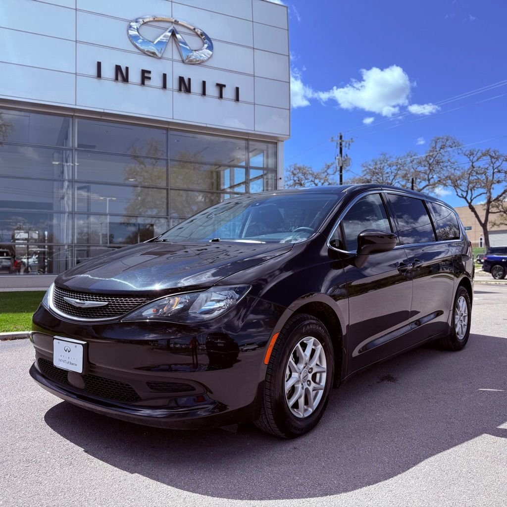 2023 Chrysler Voyager LX