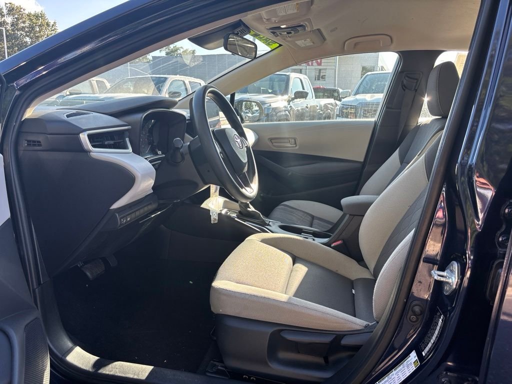 Used 2024  Toyota LE image 2