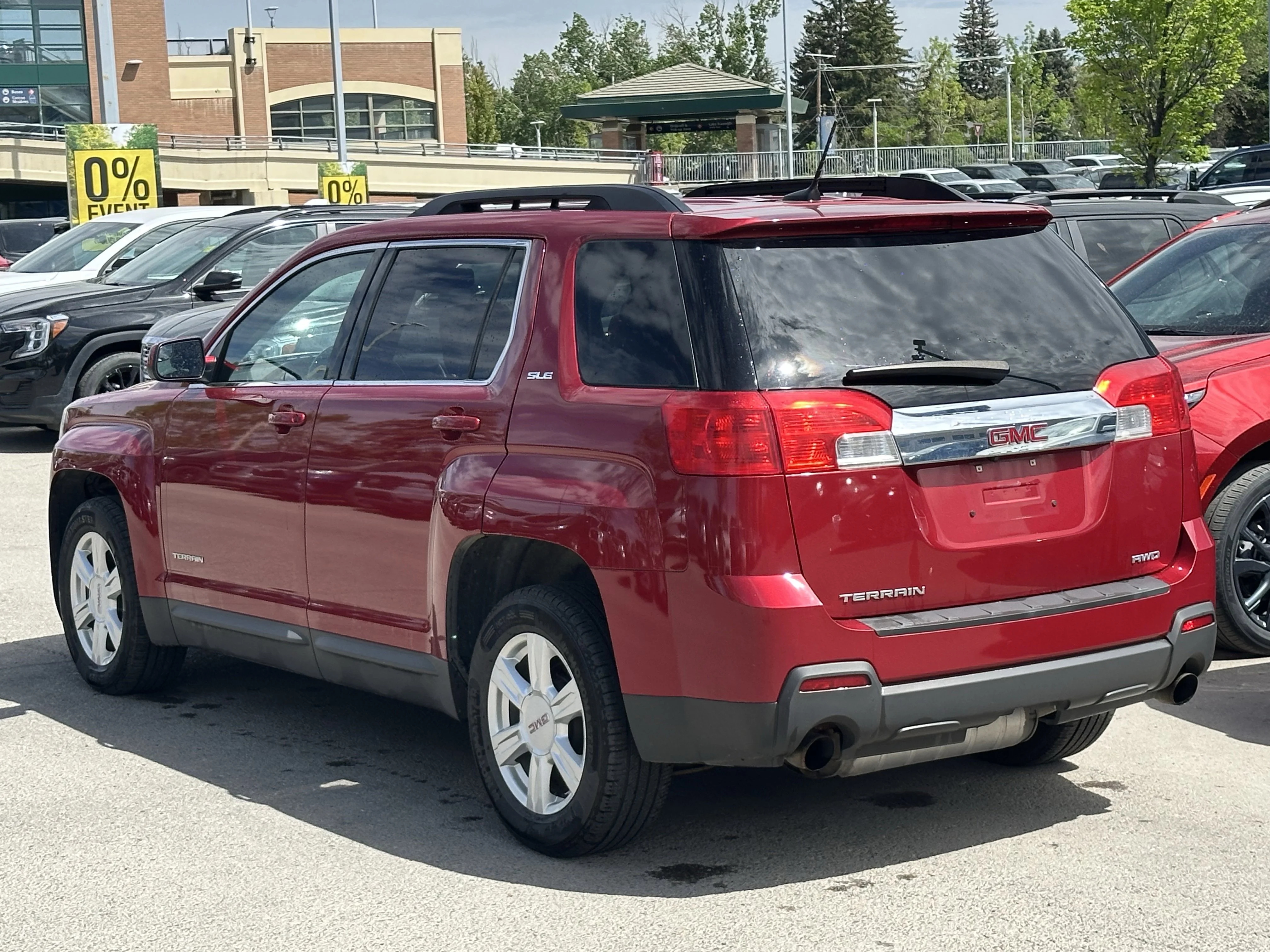 Used 2014 Red GMC SLE image 4