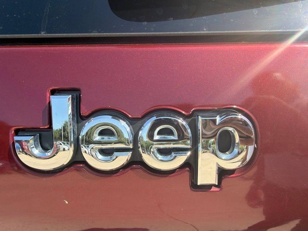 Used 2019 Red Jeep Latitude Plus image 14