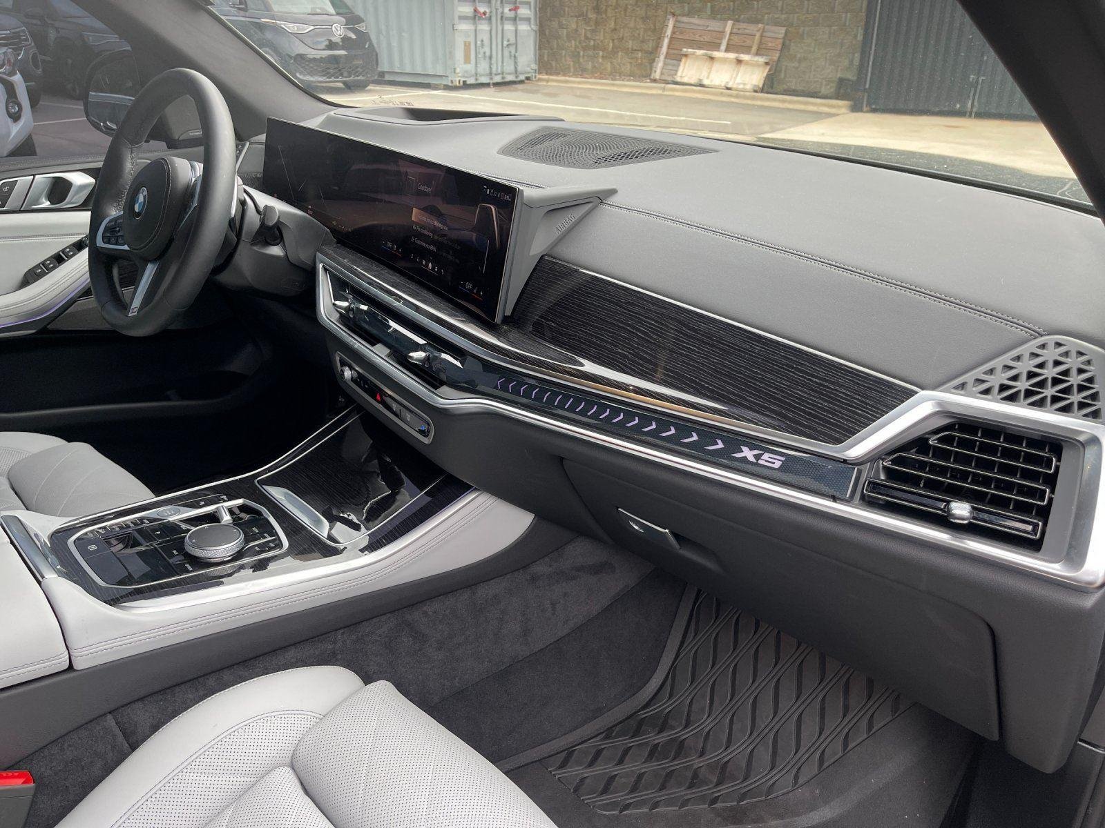 Used 2026 Dravit Grey Metallic BMW xDrive40i image 41
