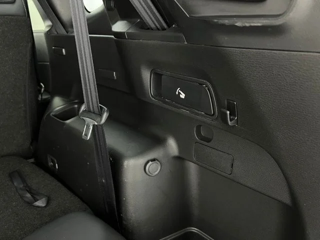 Used 2025 Moonstone Gray Metallic/Black Roof Mitsubishi SE image 48