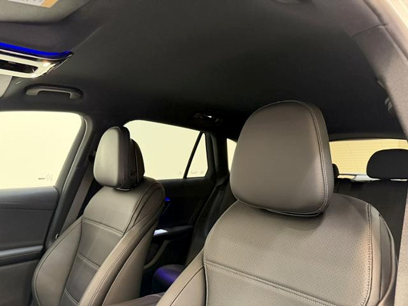 Certified Used 2025 Polar White Mercedes-Benz SUV image 9