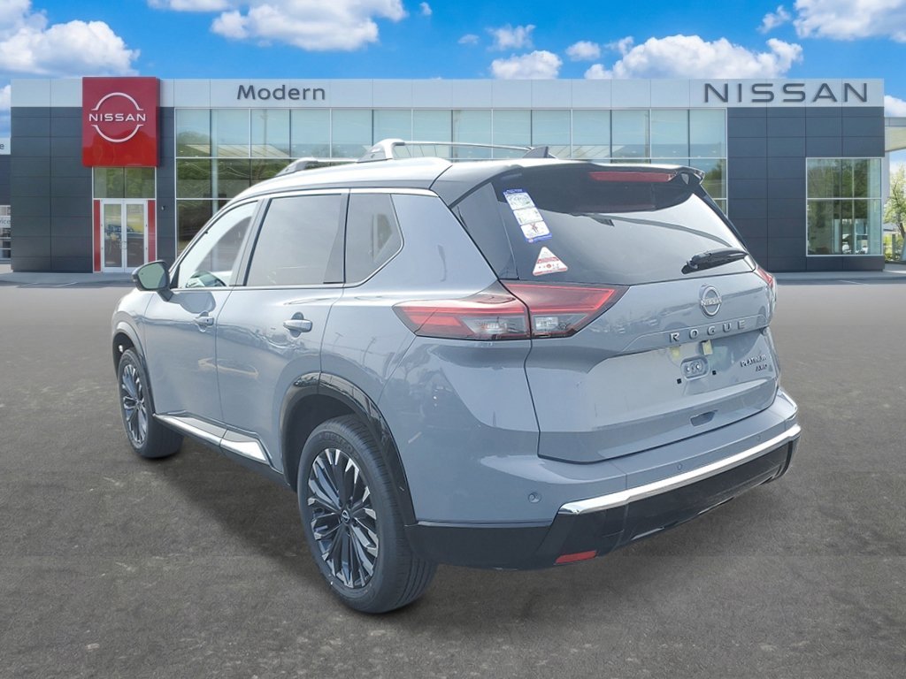 New 2026 Boulder Gray Pearl / Super Black Two-tone Nissan Platinum image 3