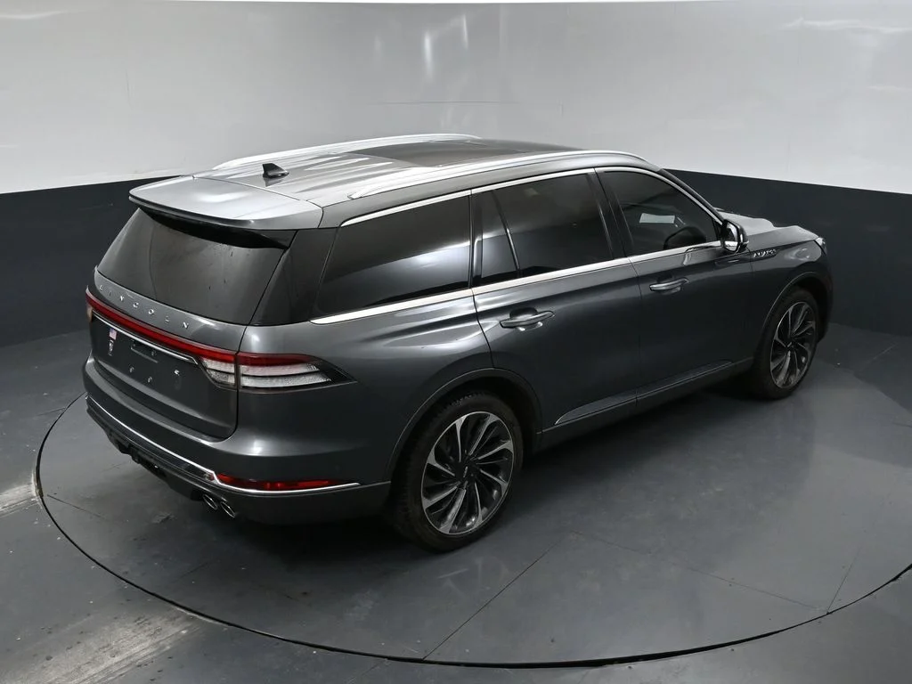 Used 2023 Gray Lincoln Reserve image 16