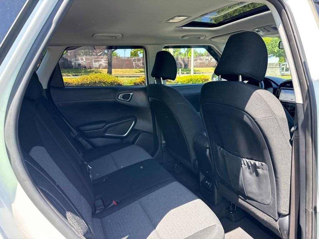 Used 2023 Snow White Pearl Kia EX image 23