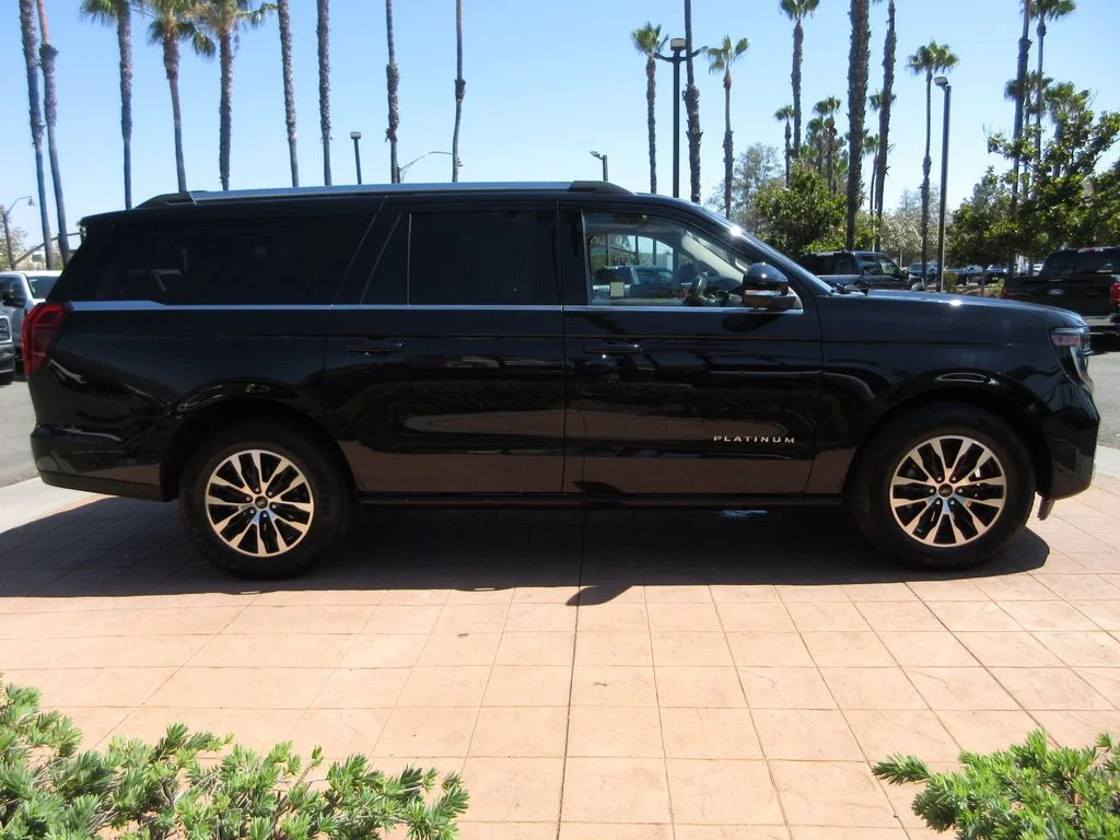 Used 2025 Black Metallic Ford Platinum image 5