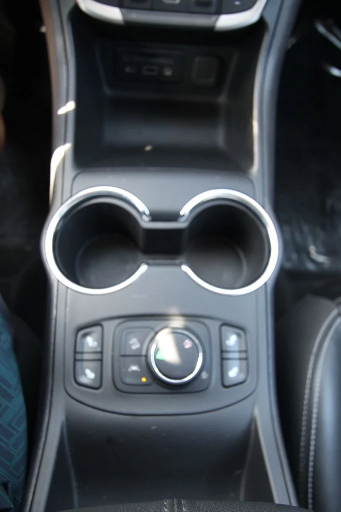 Used 2024 White GMC SLT image 23