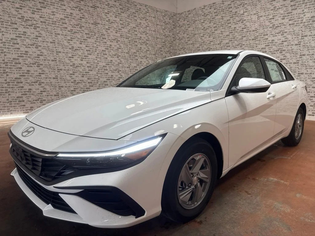 New 2026 Serenity White Hyundai SE image 3