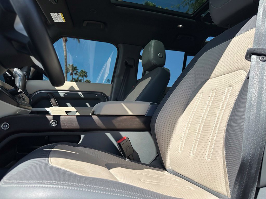 Used 2022 Gray Land Rover X-Dynamic SE image 11