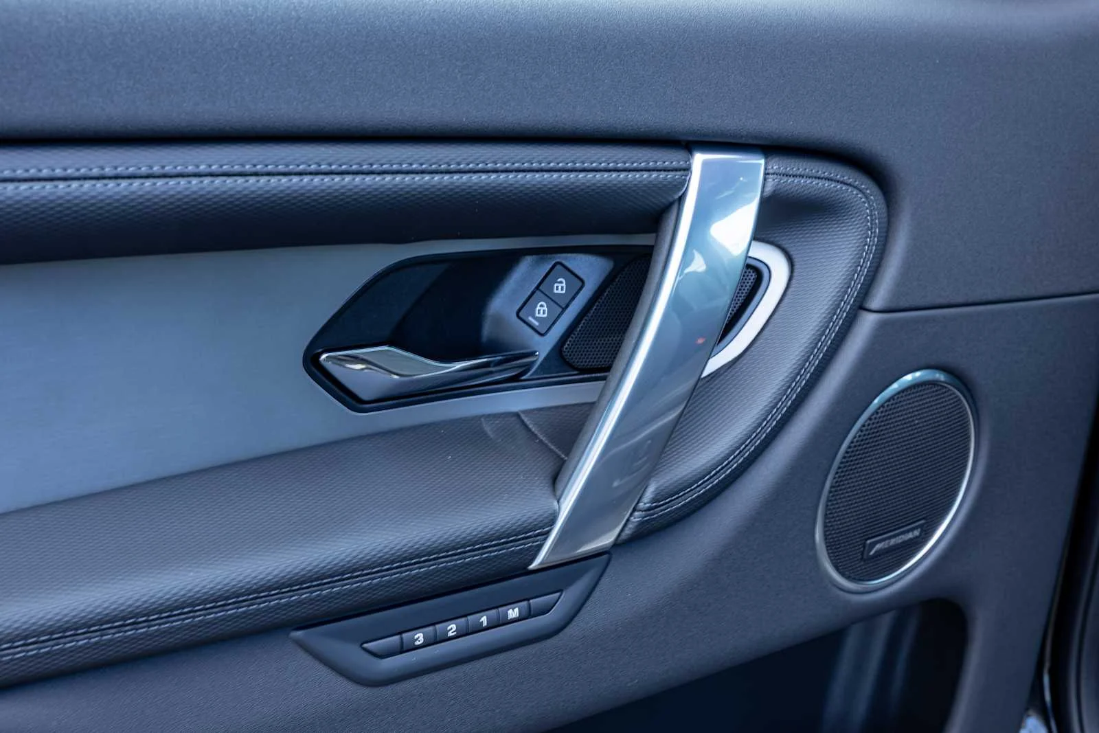 2026 Land Rover Discovery Sport Landmark - Photo 11