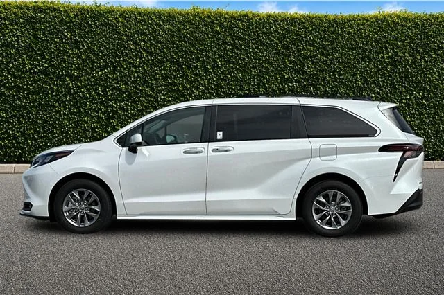 Used 2025 Beige Toyota XLE image 7