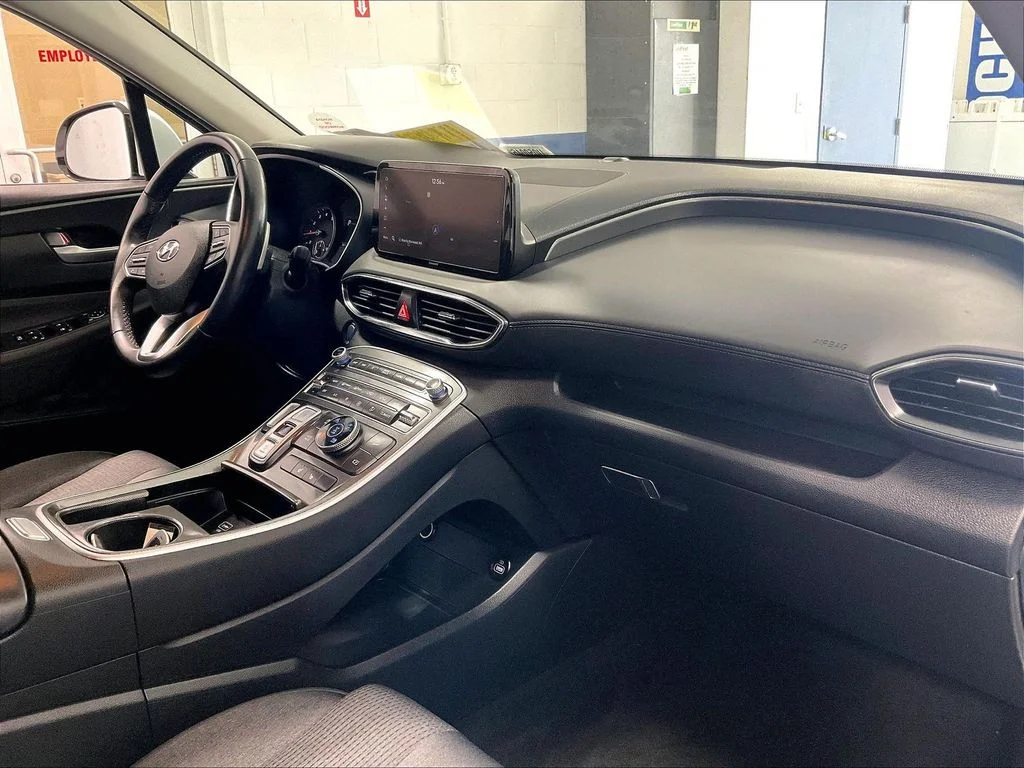 Used 2023 White Hyundai SEL image 14