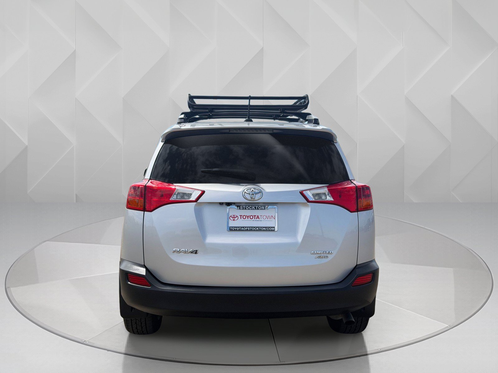 Used 2015 Classic Silver Metallic Toyota Limited image 4