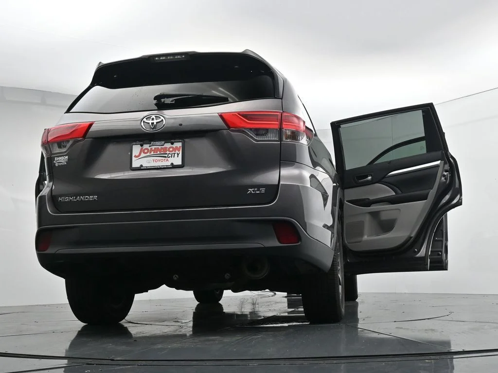 Used 2019 Gray Toyota XLE image 43